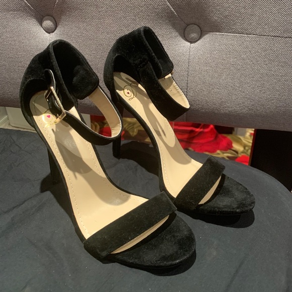 Stiletto Heels - Picture 2 of 3